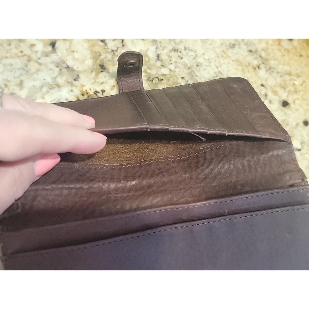 Duluth Trading Brown Lifetime Leather Wallet Wristlet Clutch Women's.  EUC